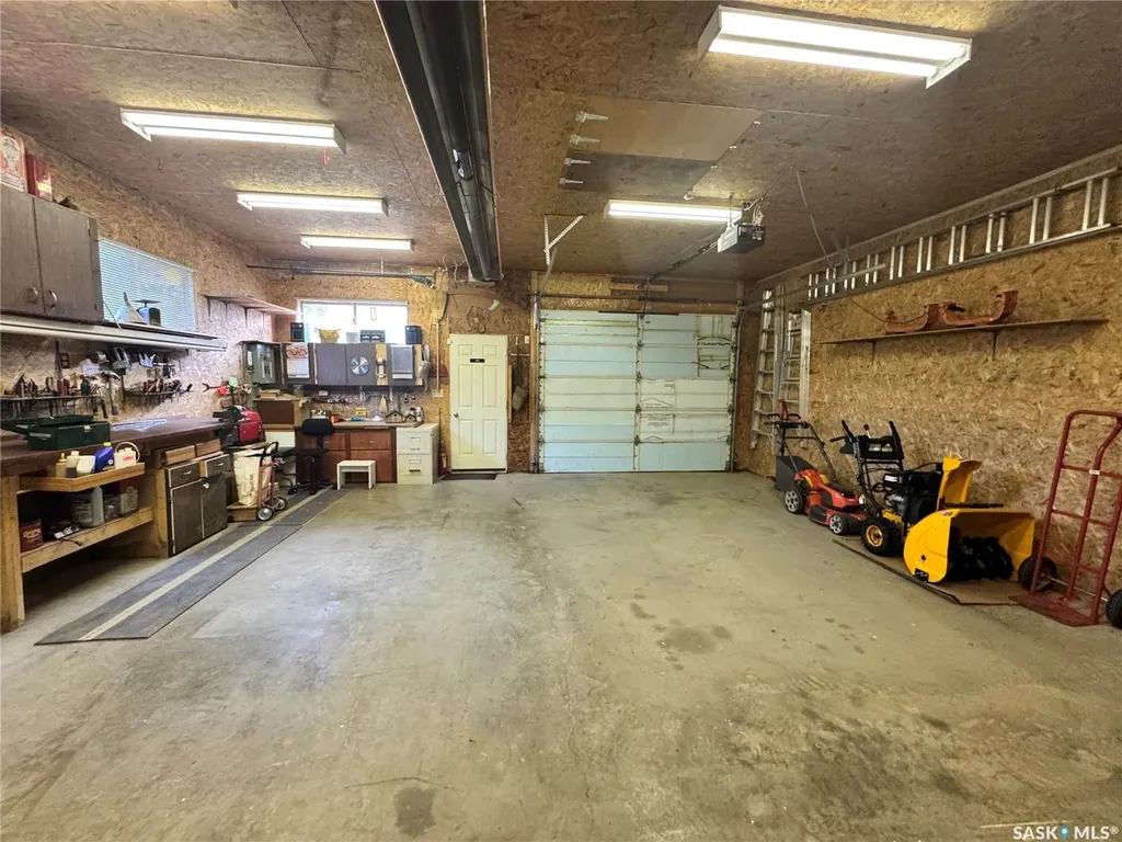 523 8th Avenue W Biggar SK S0K 0M0