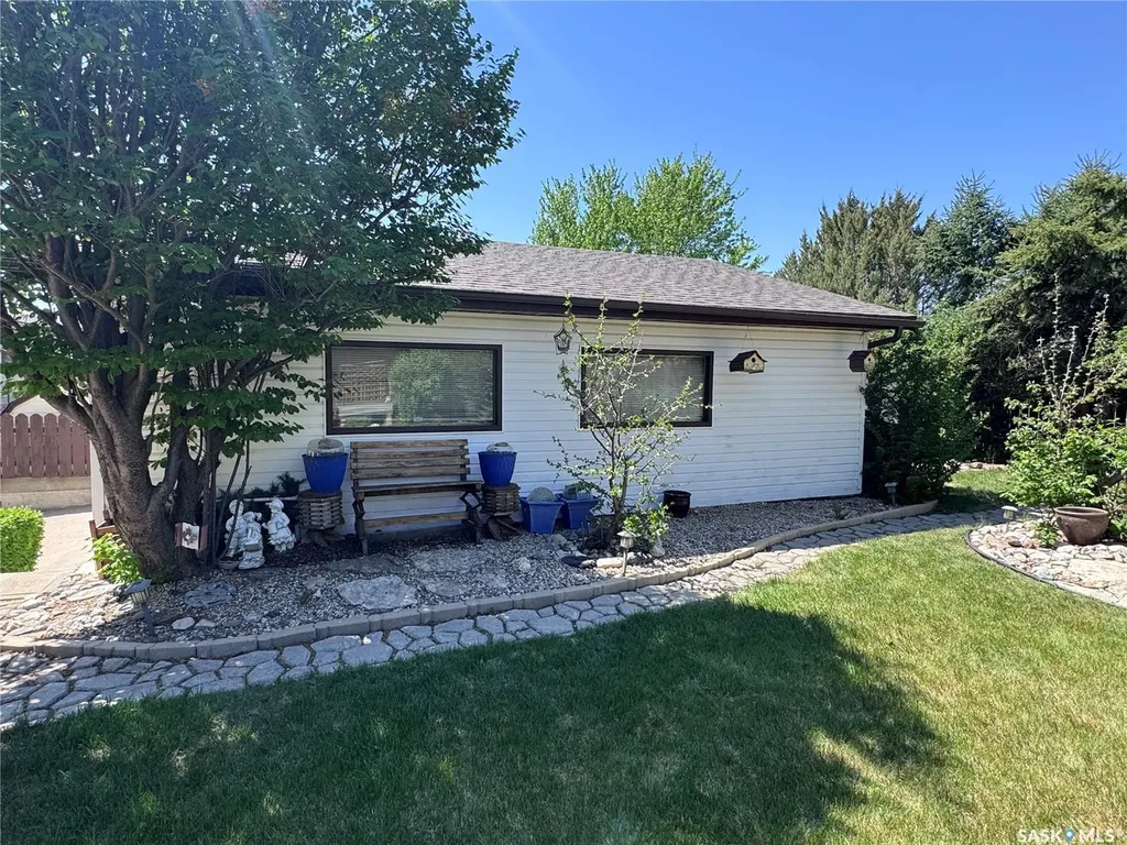 523 8th Avenue W Biggar SK S0K 0M0