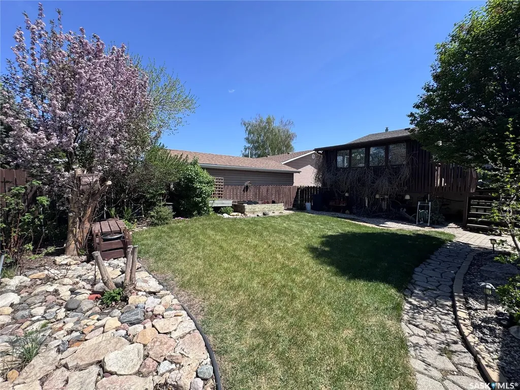 523 8th Avenue W Biggar SK S0K 0M0