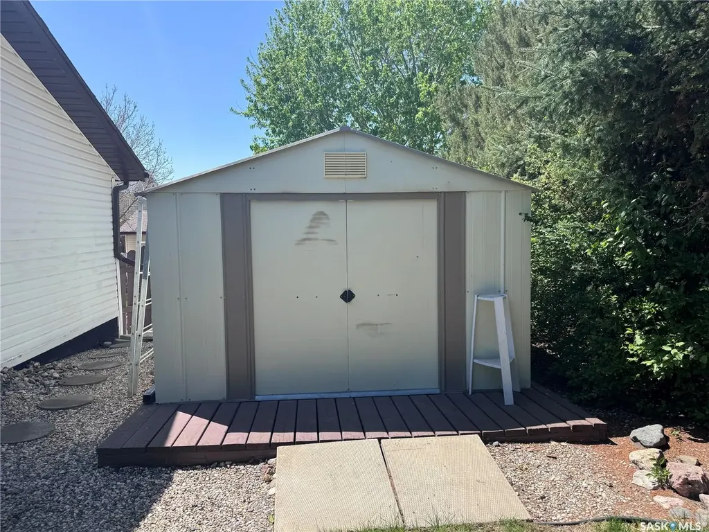 523 8th Avenue W Biggar SK S0K 0M0