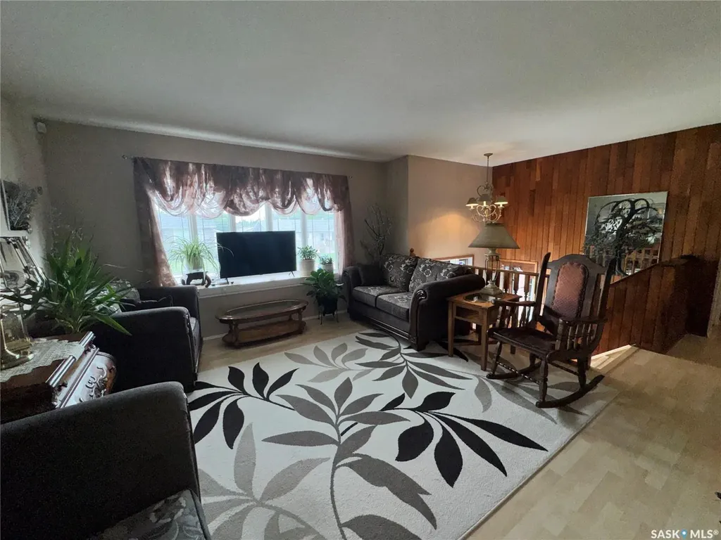 523 8th Avenue W Biggar SK S0K 0M0