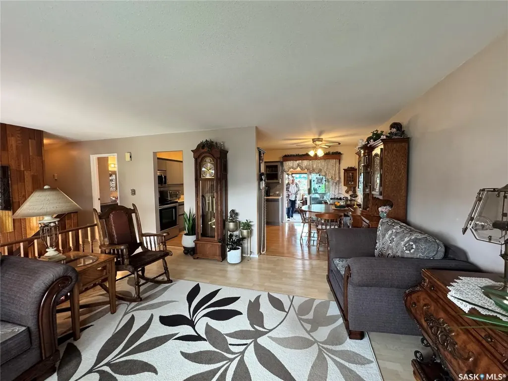 523 8th Avenue W Biggar SK S0K 0M0