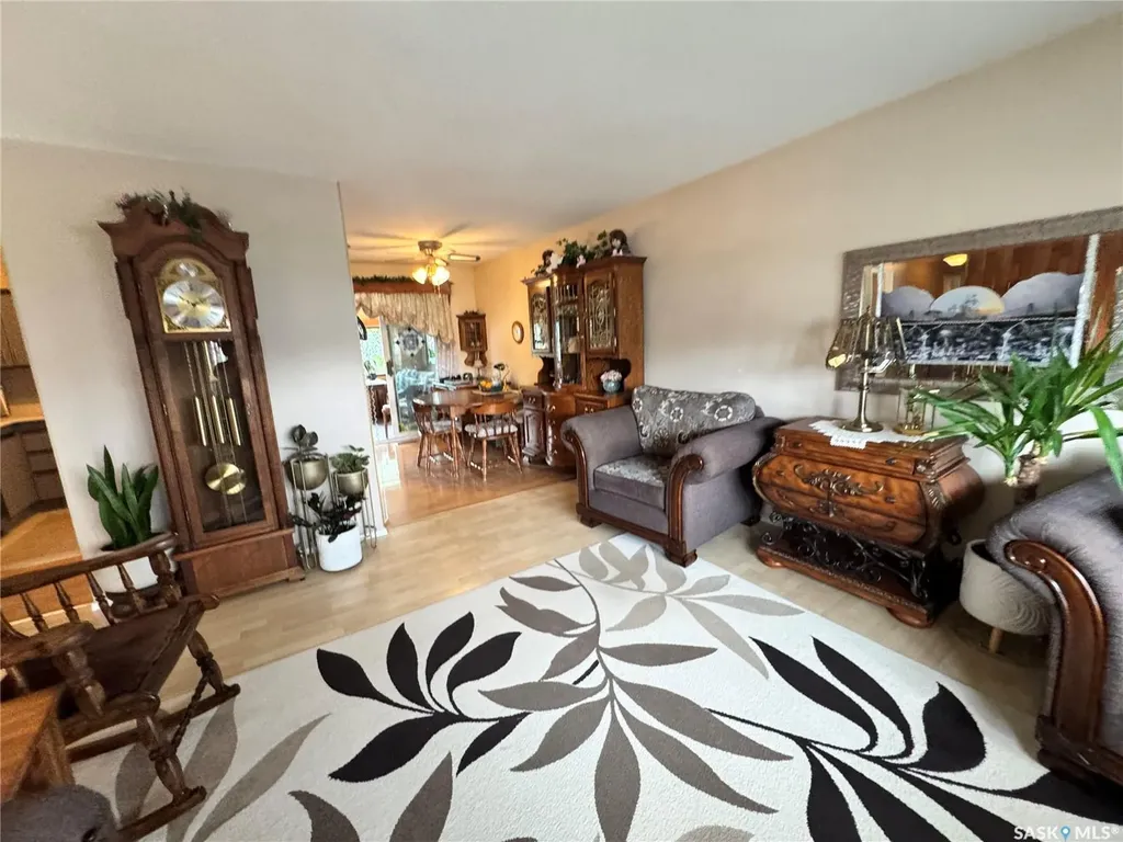 523 8th Avenue W Biggar SK S0K 0M0