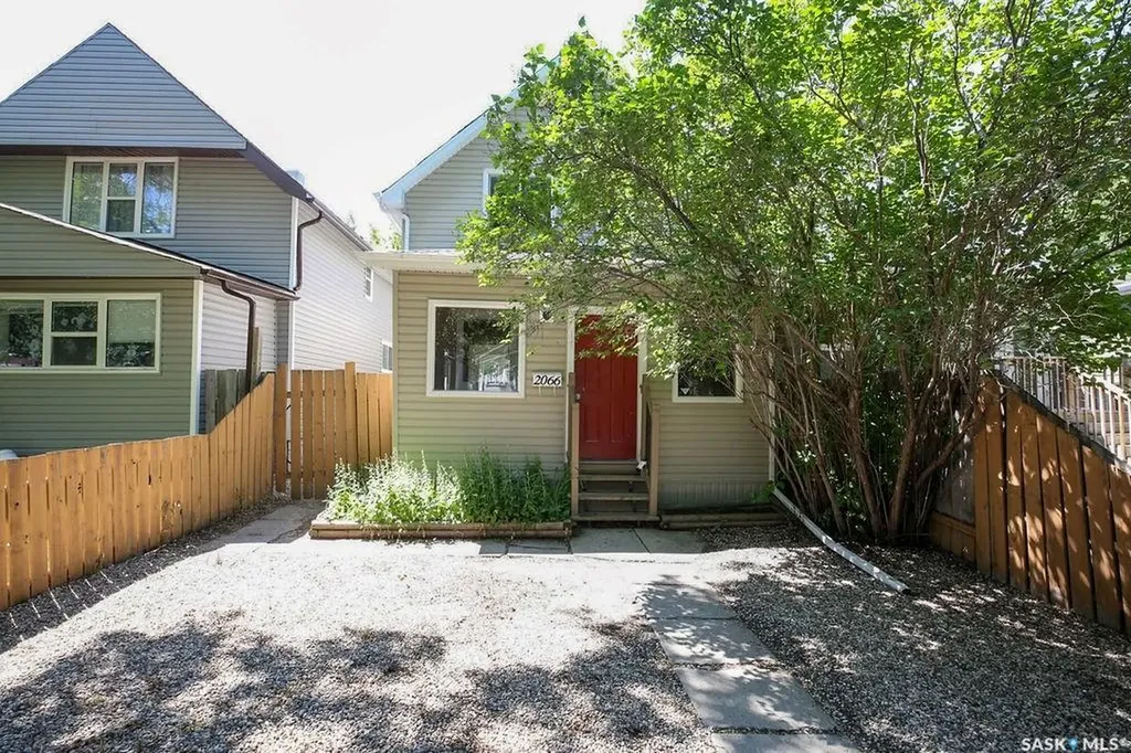 2066 Wallace Street Regina SK S4N 4A4