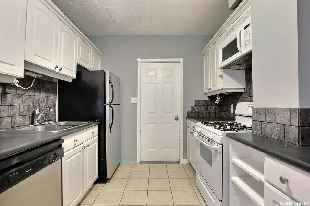 2066 Wallace Street Regina SK S4N 4A4