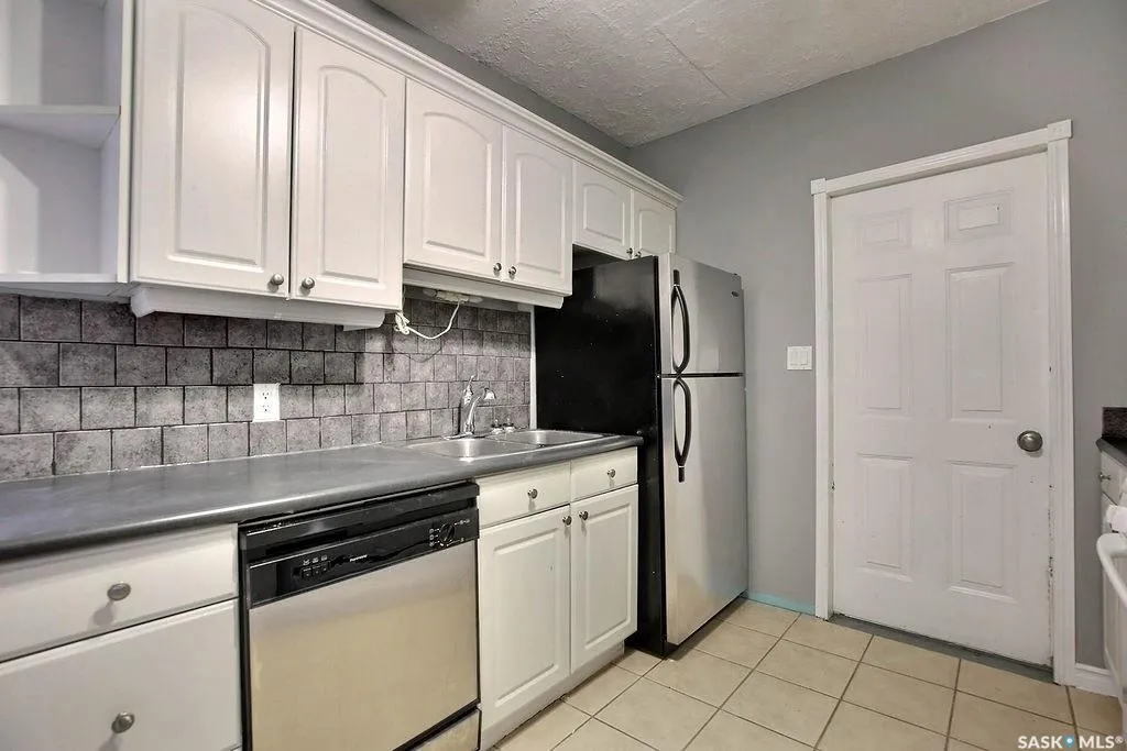 2066 Wallace Street Regina SK S4N 4A4