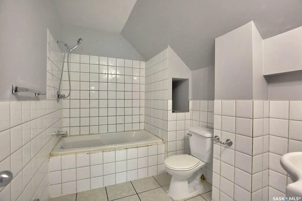 2066 Wallace Street Regina SK S4N 4A4
