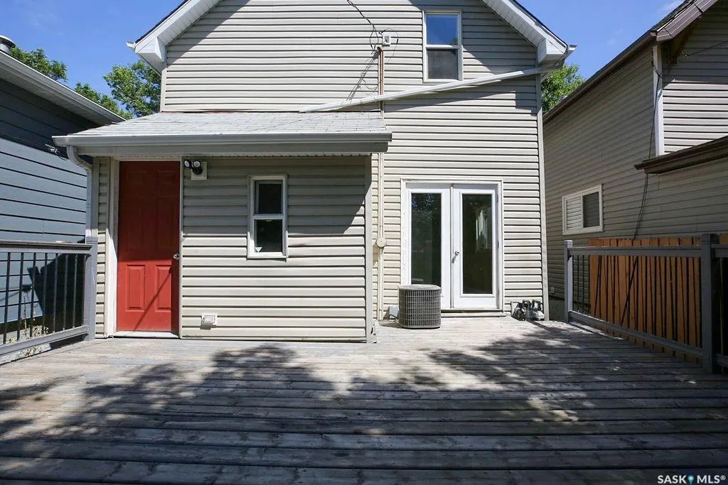 2066 Wallace Street Regina SK S4N 4A4