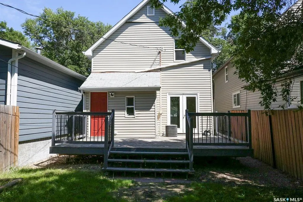 2066 Wallace Street Regina SK S4N 4A4