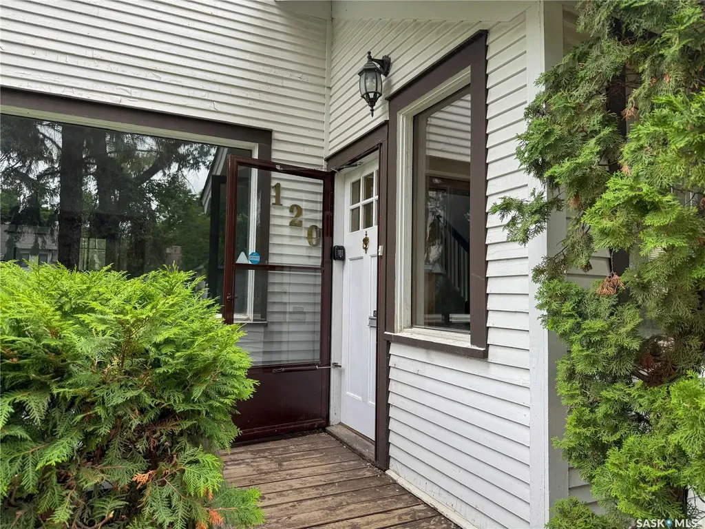 120 8th Street E Saskatoon SK S7H 0N9