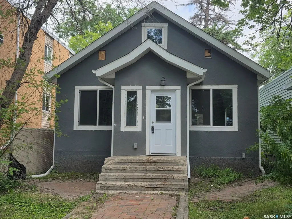 102 32nd Street W Saskatoon SK S7L 0S1