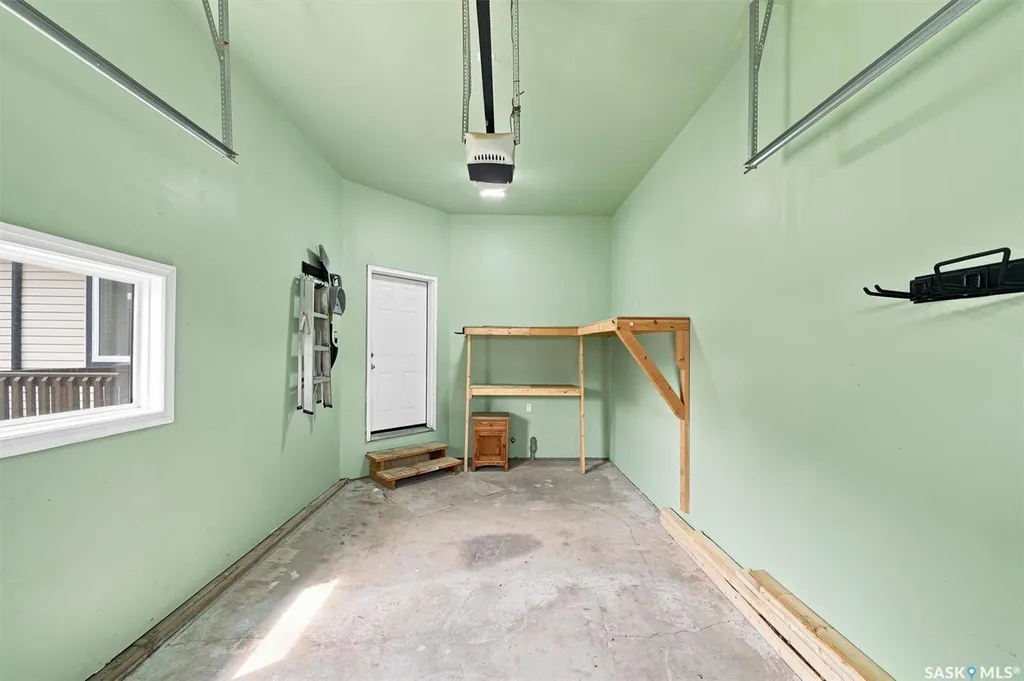 118 Hampton Circle Saskatoon SK S7R 0C9