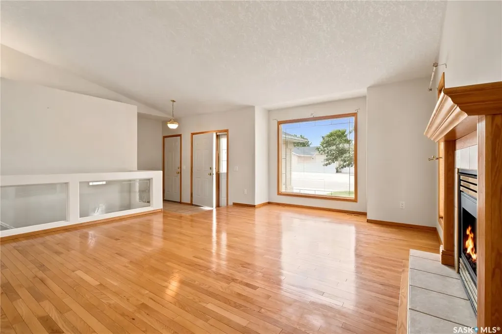743 Pezer Court Saskatoon SK S7S 1J8
