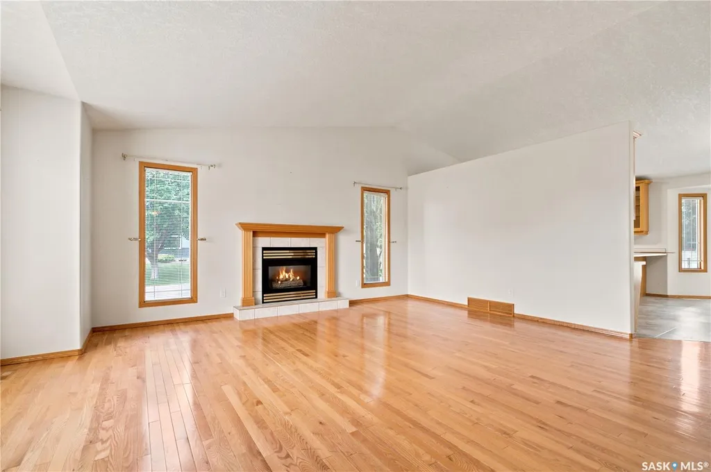 743 Pezer Court Saskatoon SK S7S 1J8