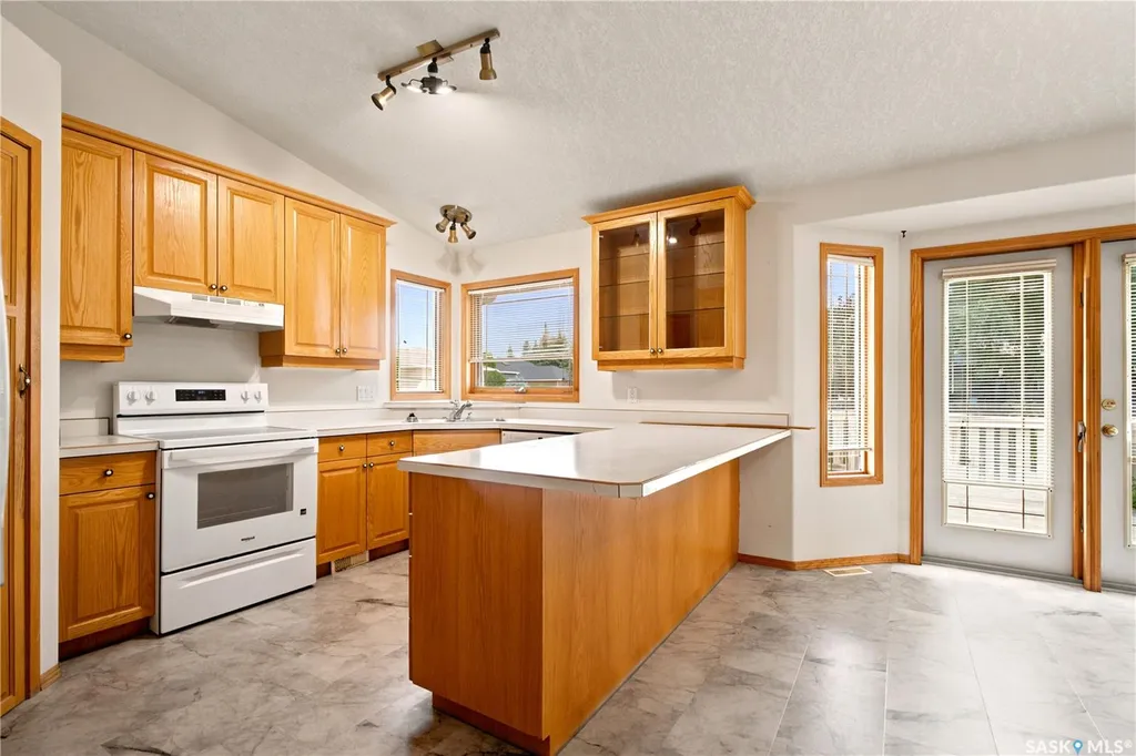 743 Pezer Court Saskatoon SK S7S 1J8