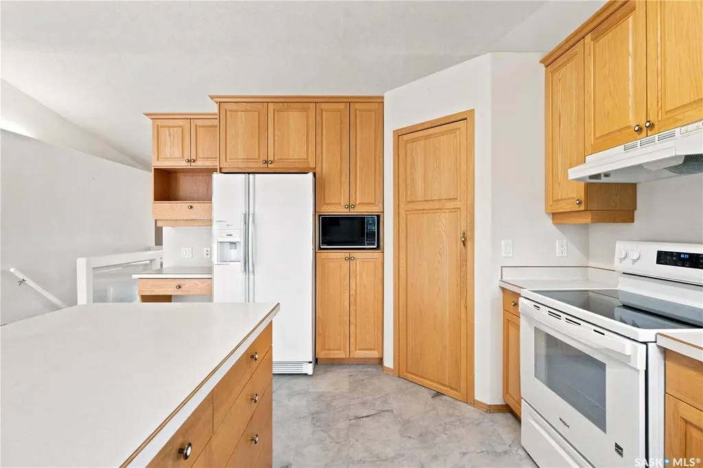743 Pezer Court Saskatoon SK S7S 1J8
