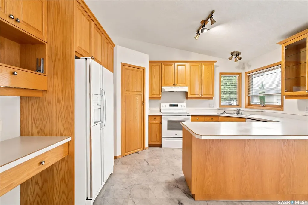743 Pezer Court Saskatoon SK S7S 1J8