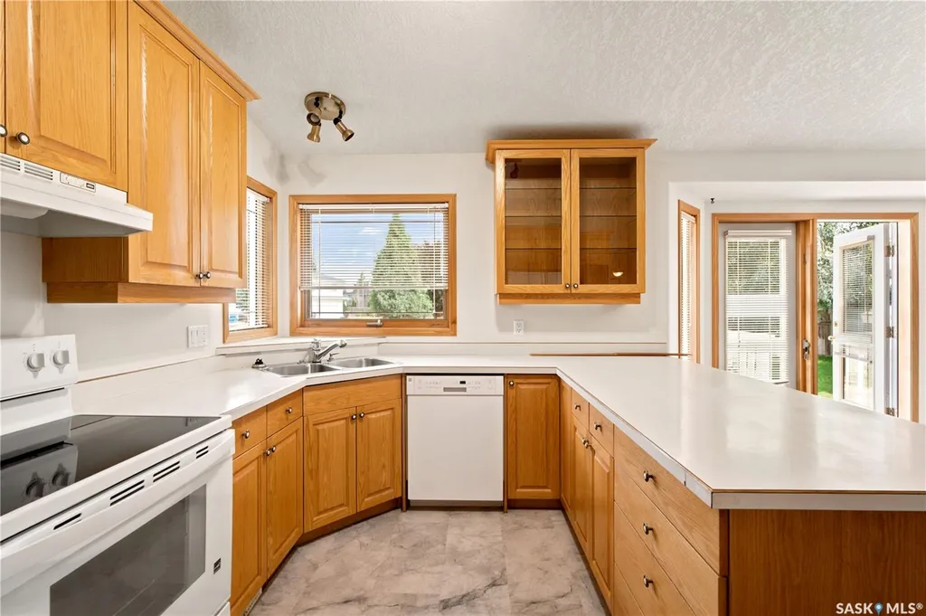 743 Pezer Court Saskatoon SK S7S 1J8