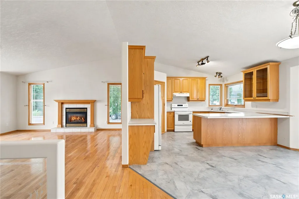 743 Pezer Court Saskatoon SK S7S 1J8