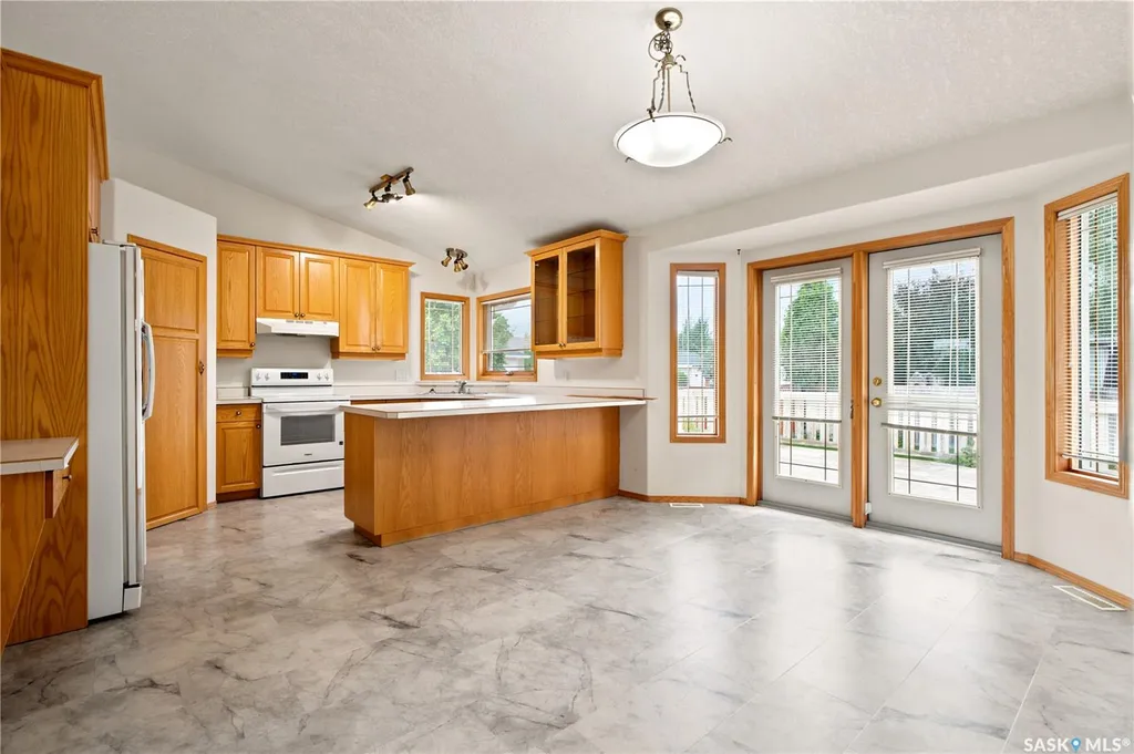 743 Pezer Court Saskatoon SK S7S 1J8
