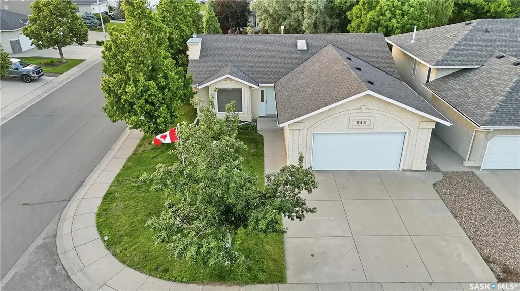 743 Pezer Court Saskatoon SK S7S 1J8