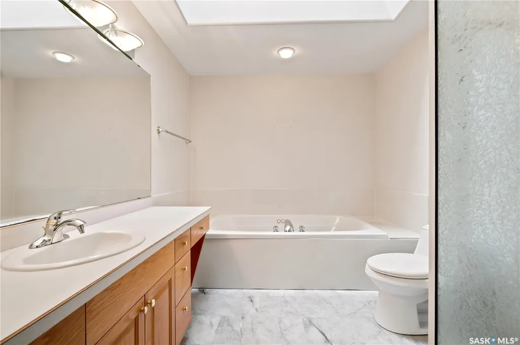 743 Pezer Court Saskatoon SK S7S 1J8