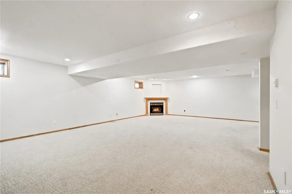 743 Pezer Court Saskatoon SK S7S 1J8