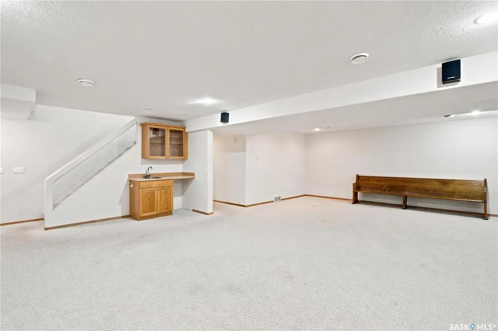 743 Pezer Court Saskatoon SK S7S 1J8