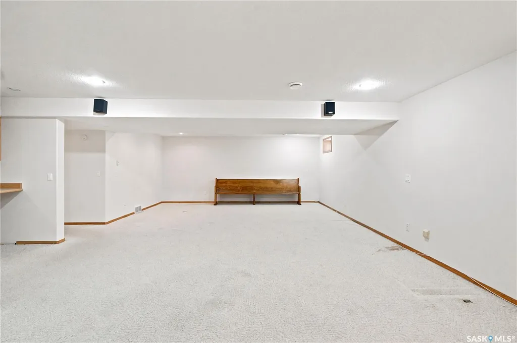 743 Pezer Court Saskatoon SK S7S 1J8