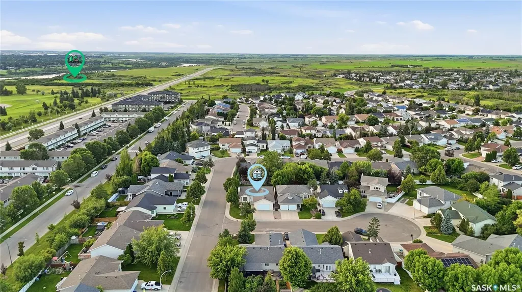 743 Pezer Court Saskatoon SK S7S 1J8