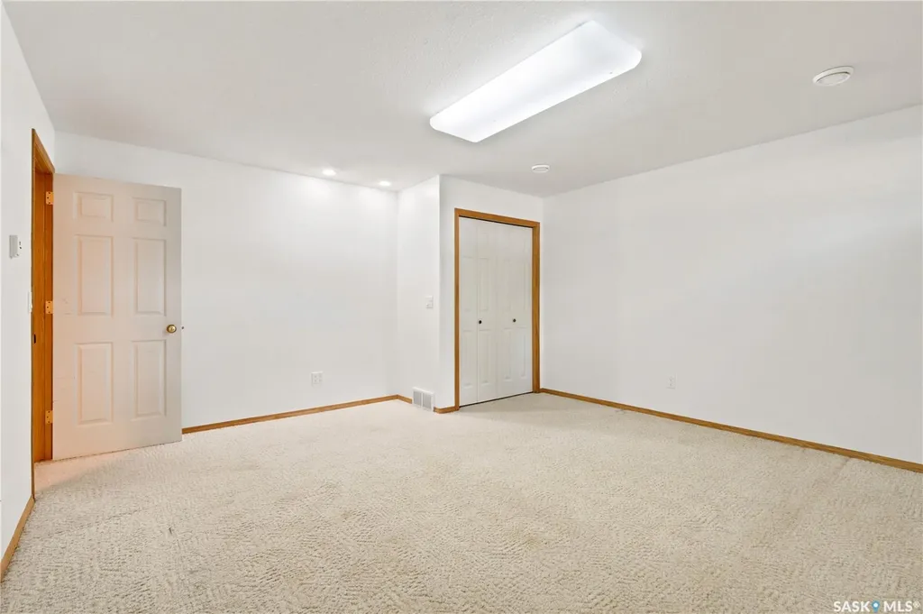 743 Pezer Court Saskatoon SK S7S 1J8