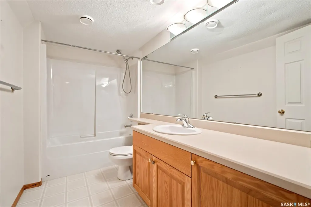 743 Pezer Court Saskatoon SK S7S 1J8