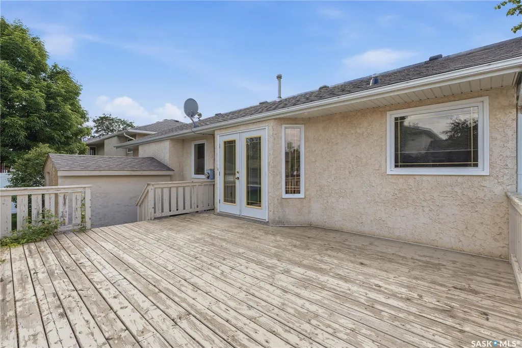 743 Pezer Court Saskatoon SK S7S 1J8