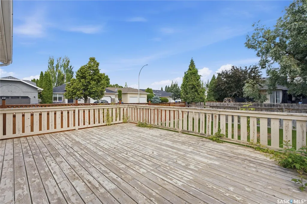 743 Pezer Court Saskatoon SK S7S 1J8
