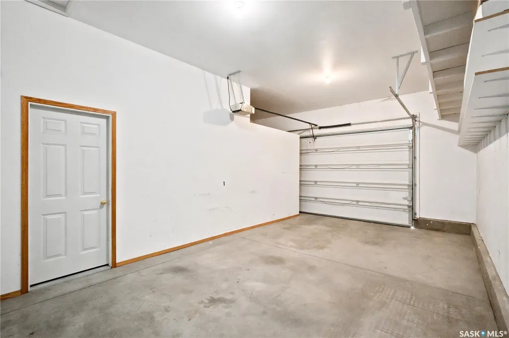 743 Pezer Court Saskatoon SK S7S 1J8