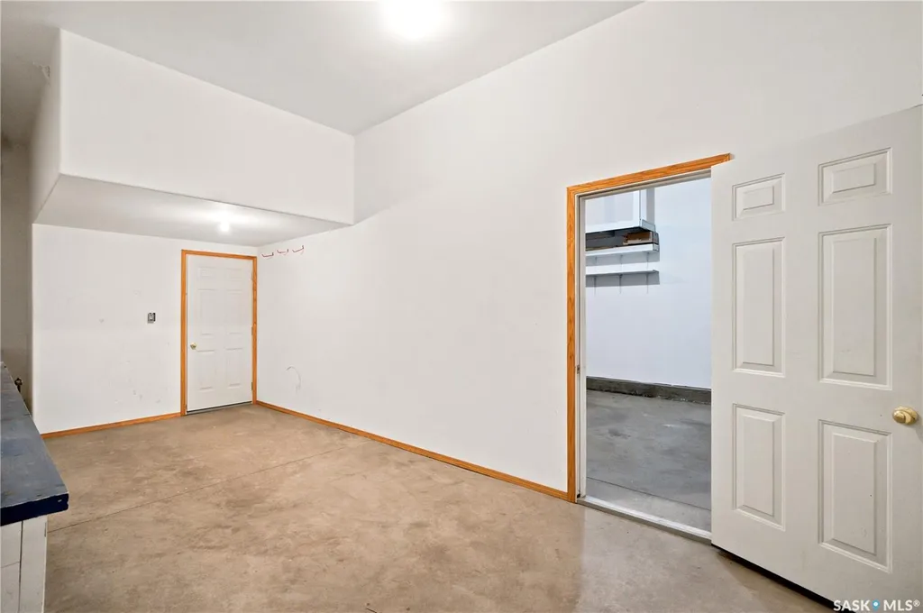 743 Pezer Court Saskatoon SK S7S 1J8