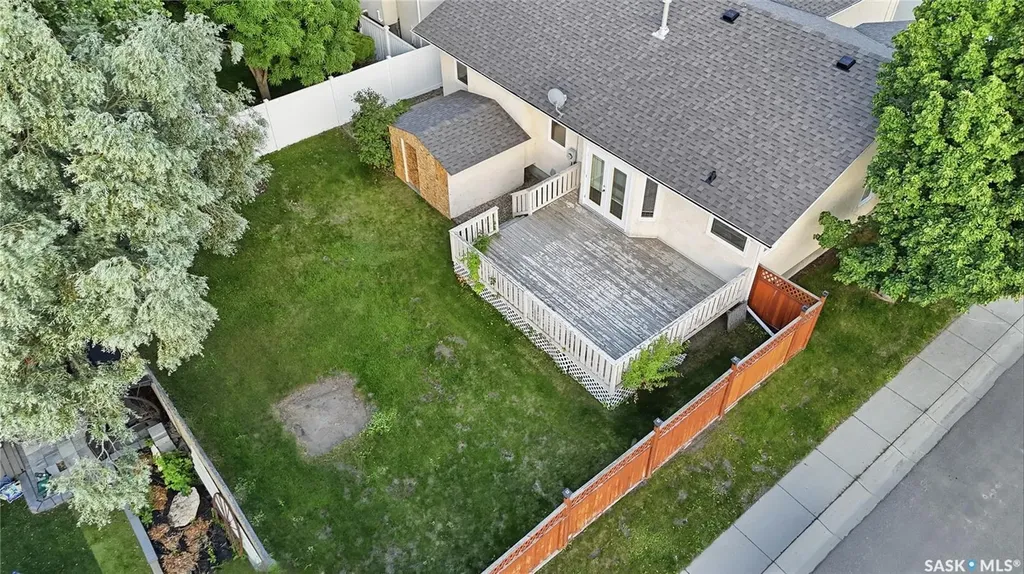 743 Pezer Court Saskatoon SK S7S 1J8