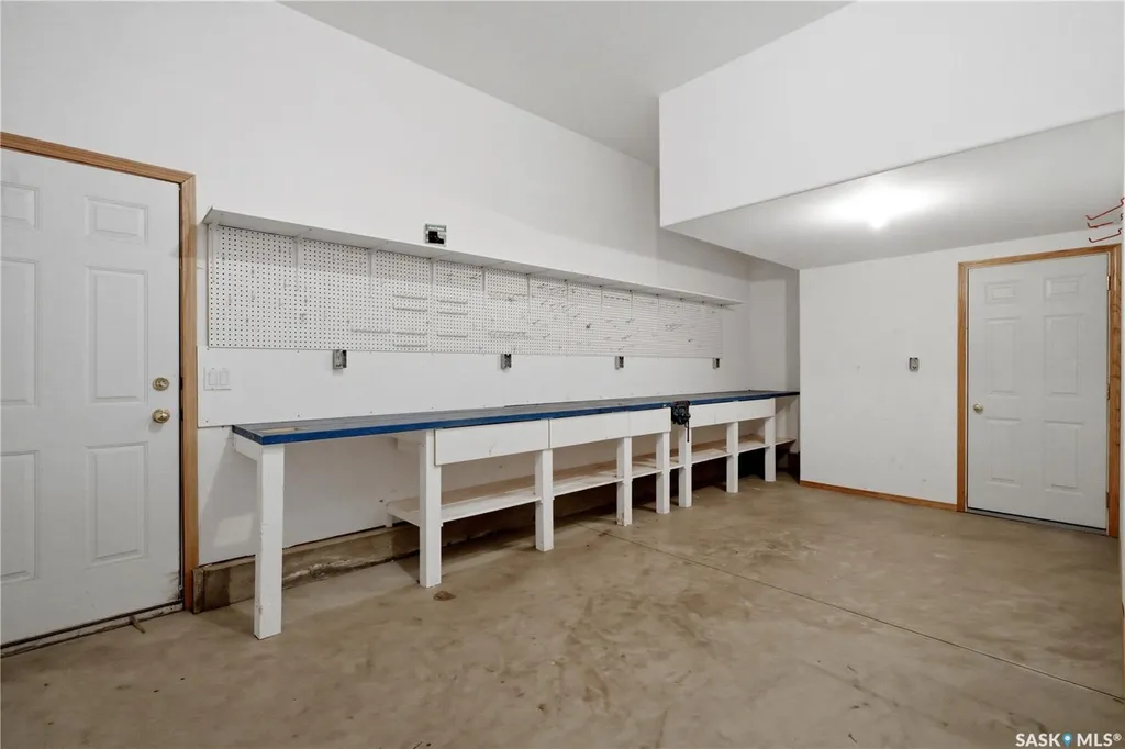 743 Pezer Court Saskatoon SK S7S 1J8