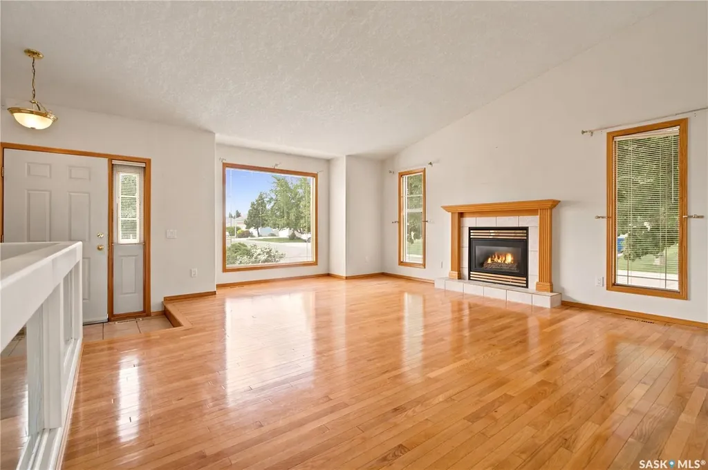 743 Pezer Court Saskatoon SK S7S 1J8