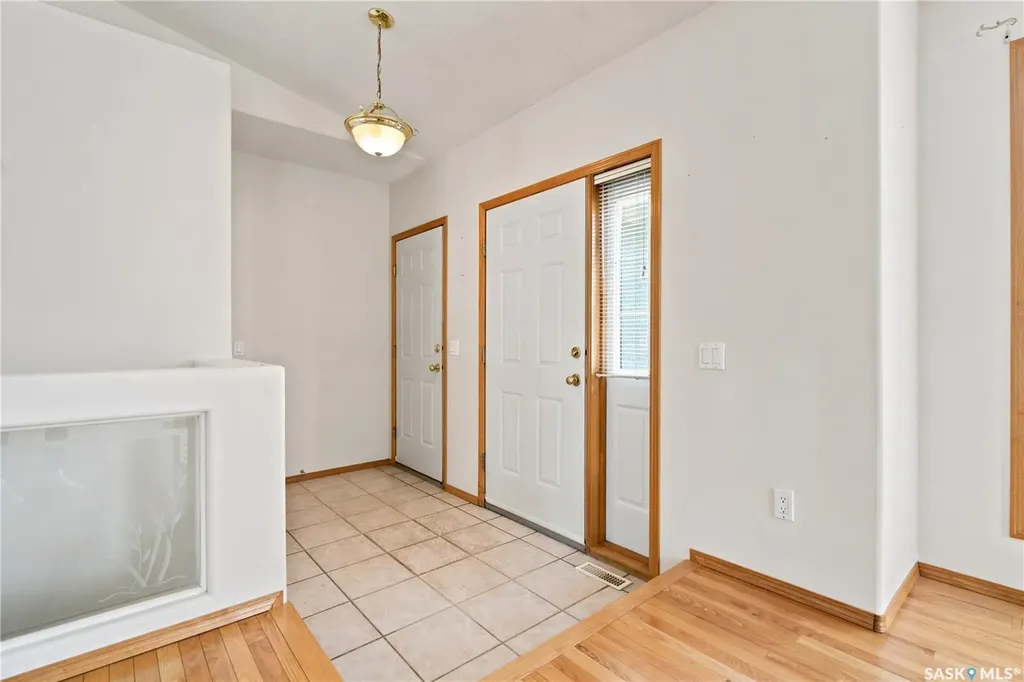 743 Pezer Court Saskatoon SK S7S 1J8