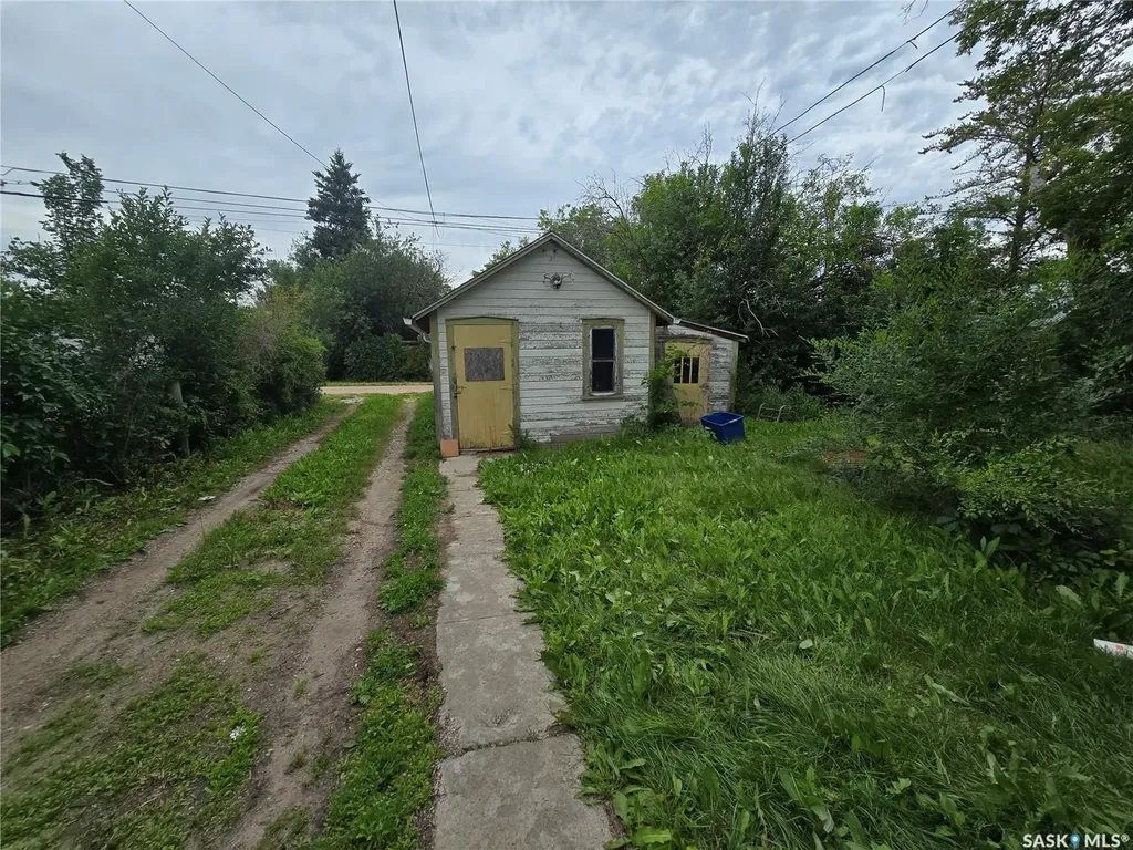 313 3rd Avenue S Weyburn SK S4H 1X5