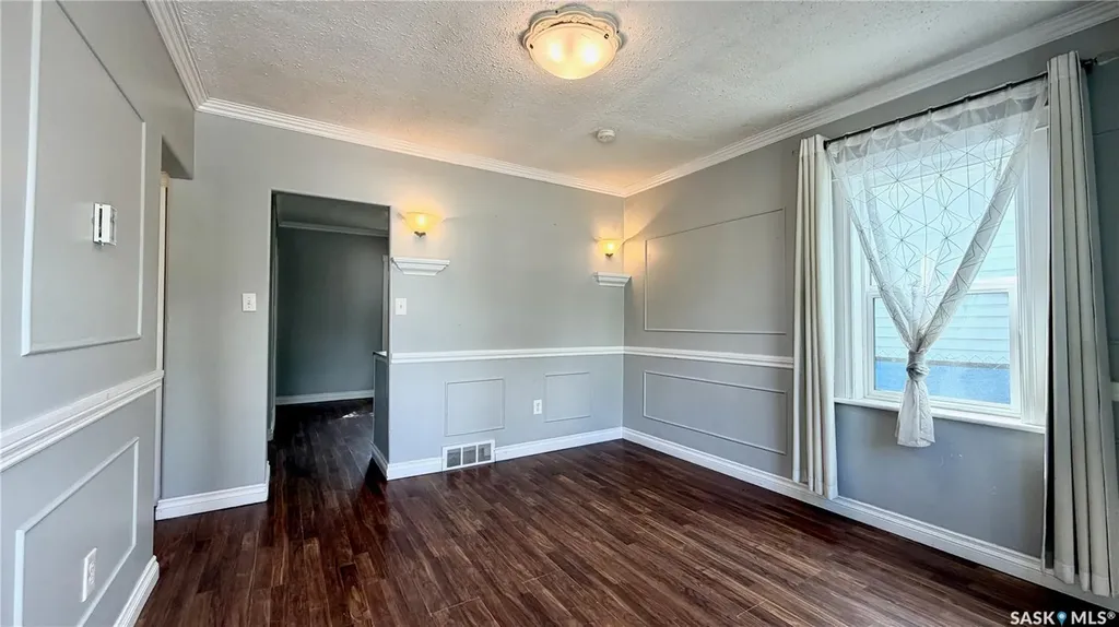 320 M Avenue N Saskatoon SK S7L 2S5