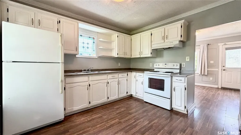 320 M Avenue N Saskatoon SK S7L 2S5