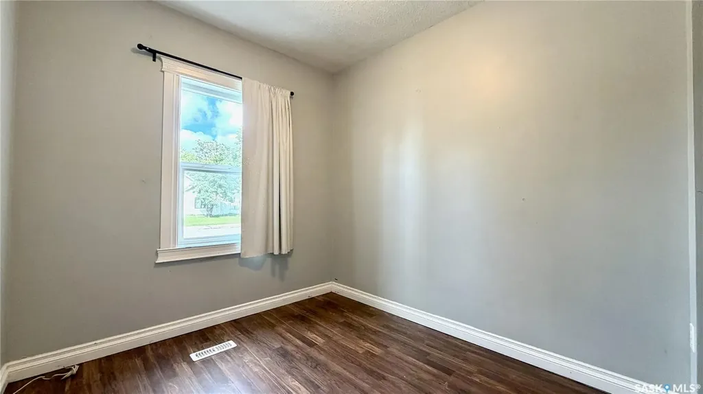 320 M Avenue N Saskatoon SK S7L 2S5