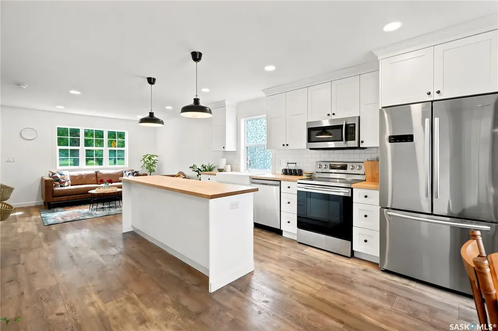 919A F Avenue N Saskatoon SK S7L 1W7