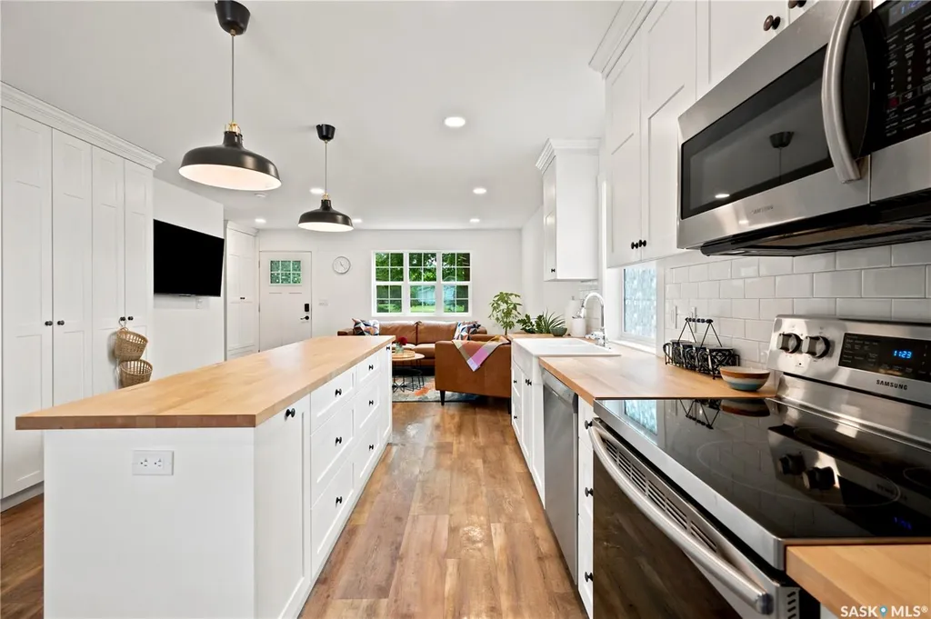 919A F Avenue N Saskatoon SK S7L 1W7