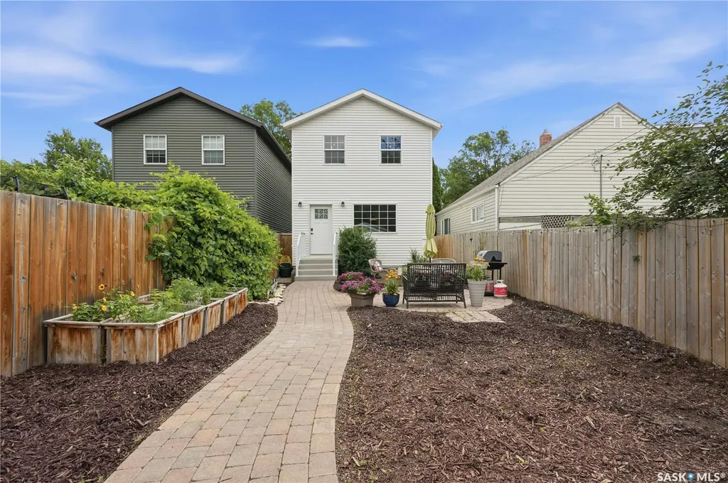 919A F Avenue N Saskatoon SK S7L 1W7