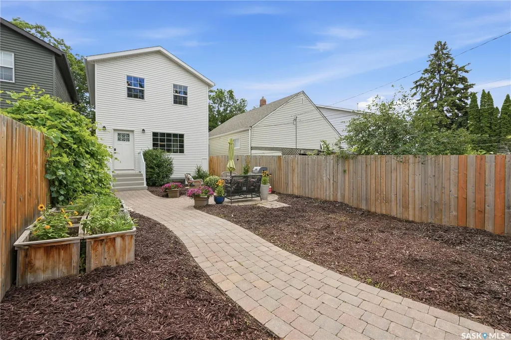 919A F Avenue N Saskatoon SK S7L 1W7