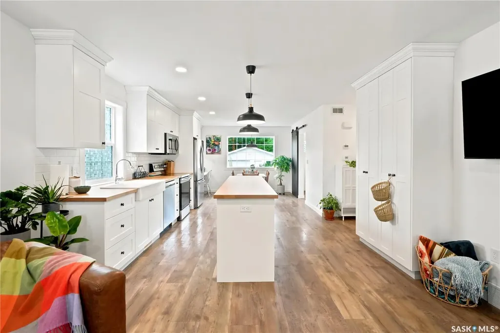 919A F Avenue N Saskatoon SK S7L 1W7