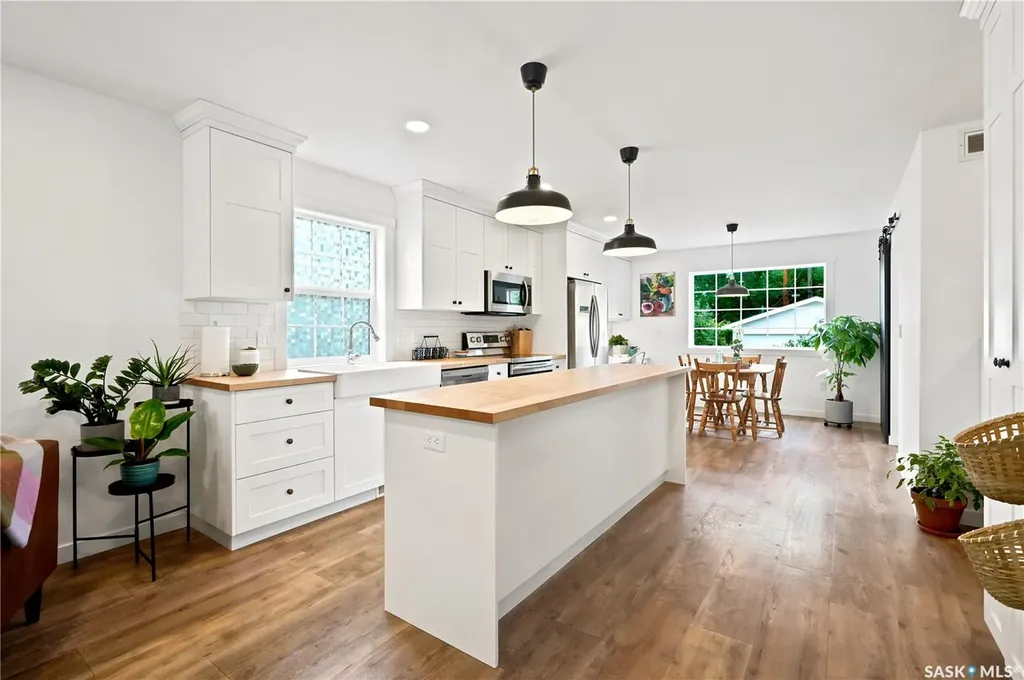 919A F Avenue N Saskatoon SK S7L 1W7